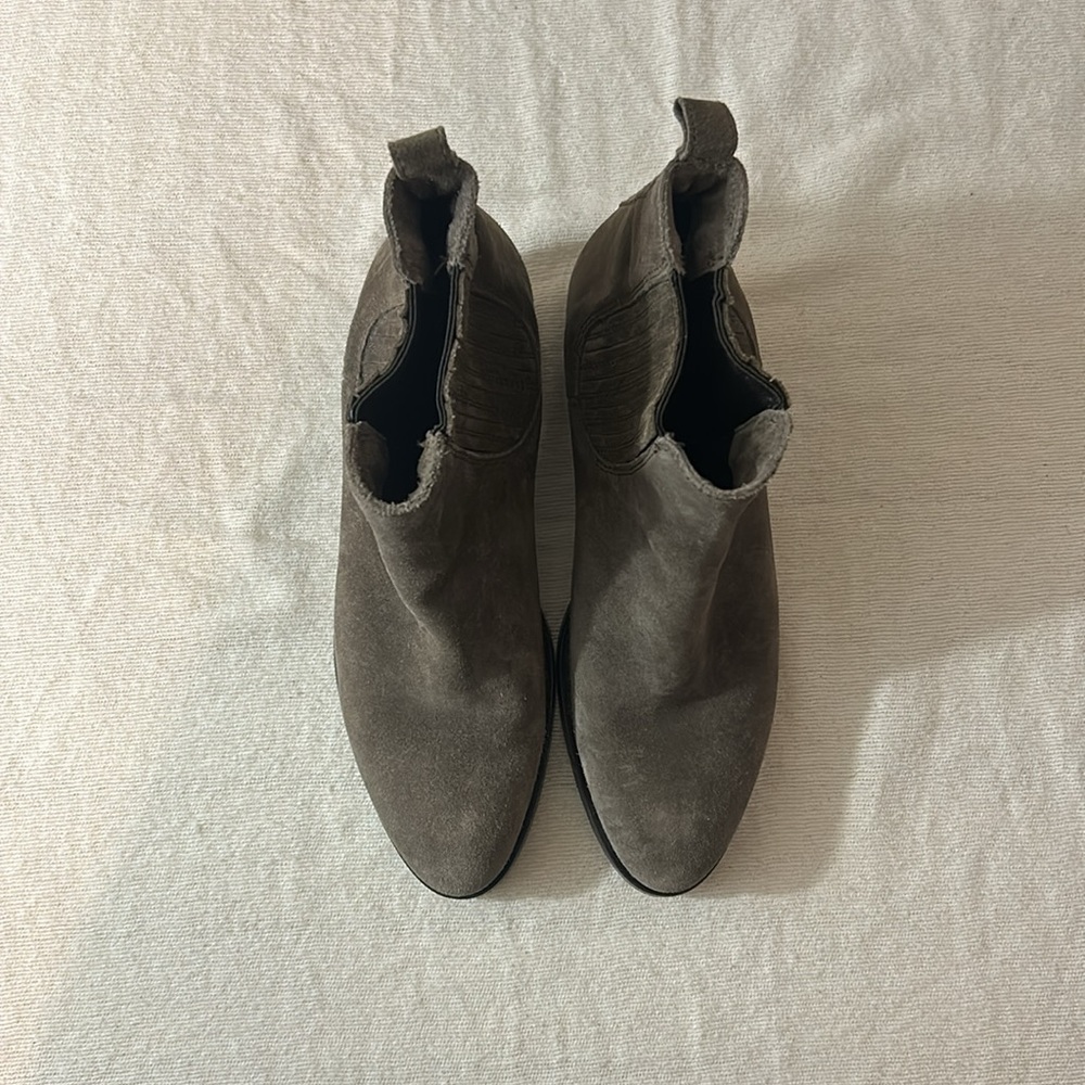 La Canadienne Suede Chelsea Boot - Picture 3 of 11